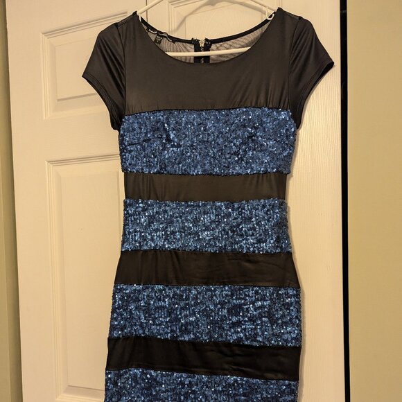 Short-sleeve sequin party dress - Picture 1 of 3